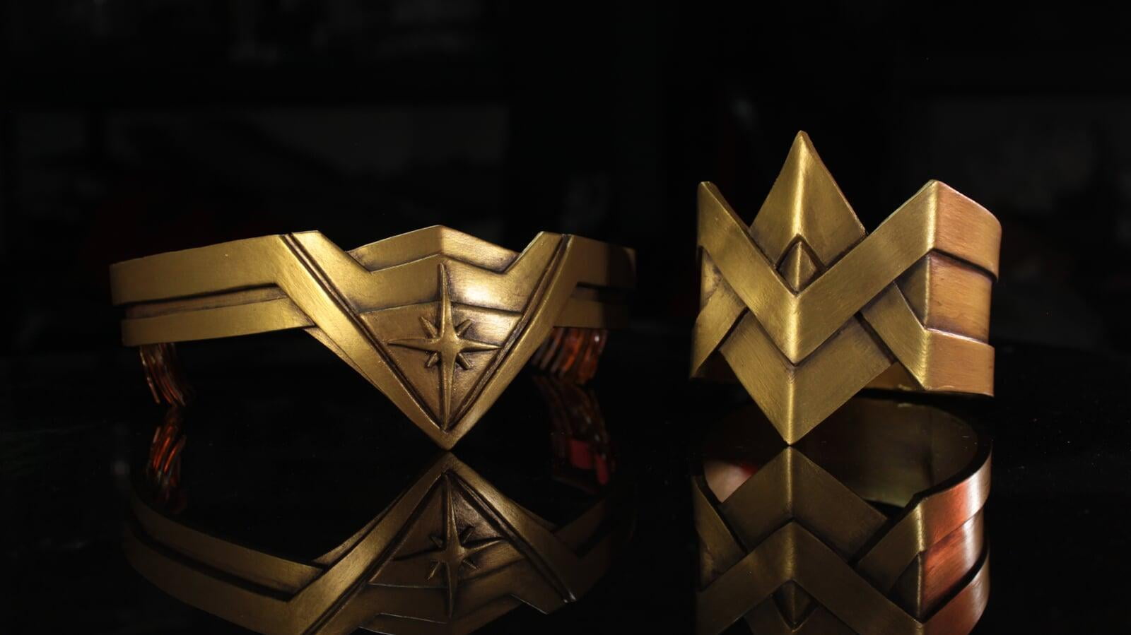 Wonder Woman Tiara & Armband Patterns & Tutorial — free download
